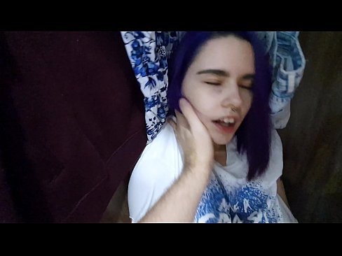 ❤️ Leidsin oma õe kapist ja aitasin tal cumida ❤❌ Kvaliteetne seks at et.123sex.ru ❌